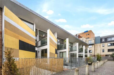Mears Close, Aldgate, London, E1 2 bed flat for sale