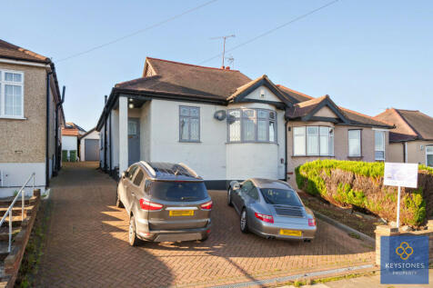 Havering Road, Romford, RM1 3 bed chalet for sale