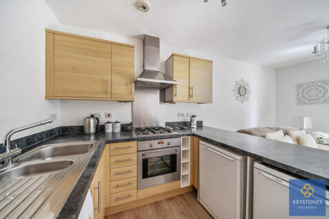 Ingrebourne Avenue, Harold Hill, RM3 2 bed apartment for sale