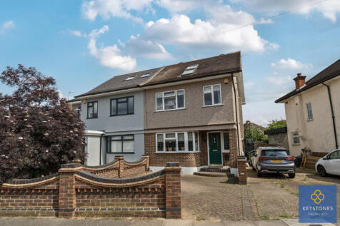 Carter Drive, Collier Row, RM5 4 bed semi
