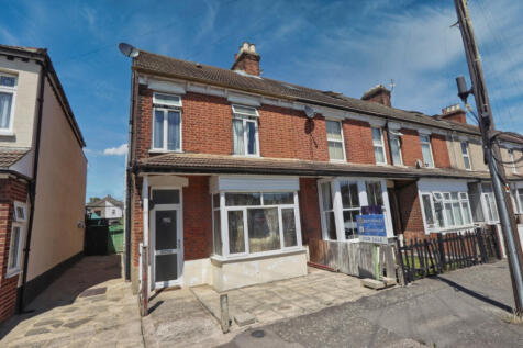 Vine Street, Romford, RM7 3 bed end of terrace house for sale