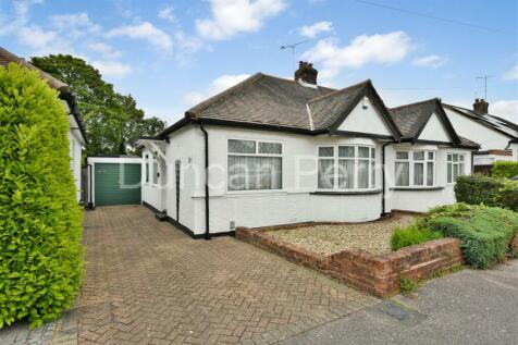 The Close, Potters Bar EN6 3 bed semi
