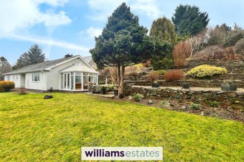 3 bedroom detached bungalow for sale