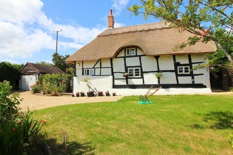 The Green, Charlton WR10 3 bed cottage for sale