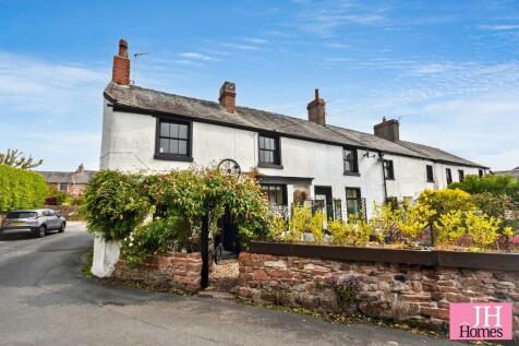 4 bedroom end of terrace house for sale