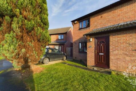 Nursery Gardens, Yarm, TS15 9UY 2 bed semi