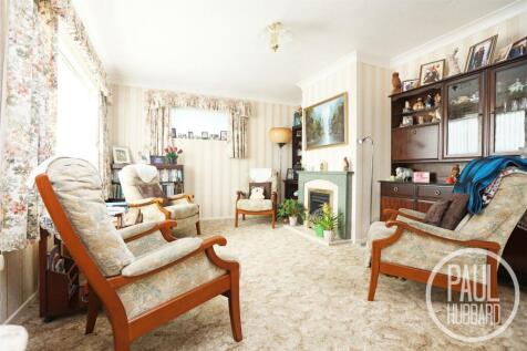Crome Walk, Lowestoft, NR32 2 bed detached bungalow for sale