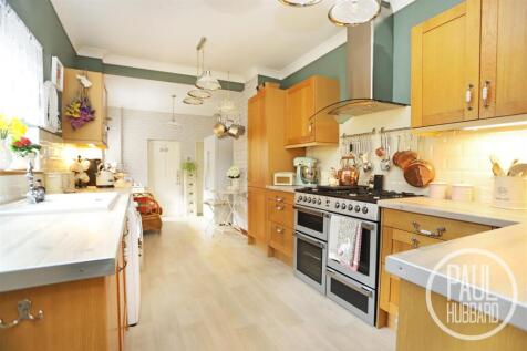 4 bedroom terraced house for sale