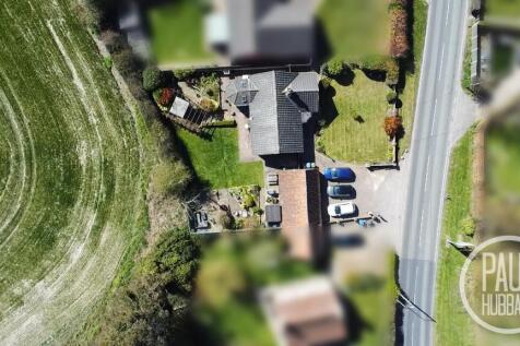 Rackhams Corner, Corton, NR32 2 bed detached bungalow for sale