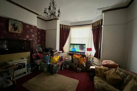 4 bedroom end of terrace house for sale