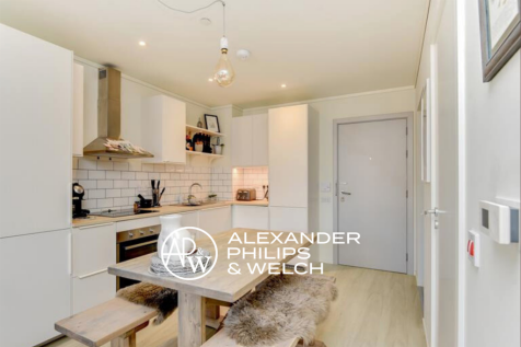 1 Ladybower Road, Worthing BN13 2 bed flat for sale