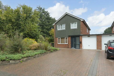 3 bedroom link detached house for sale