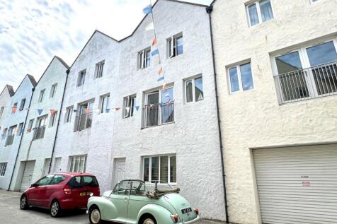 4 bedroom terraced house for sale