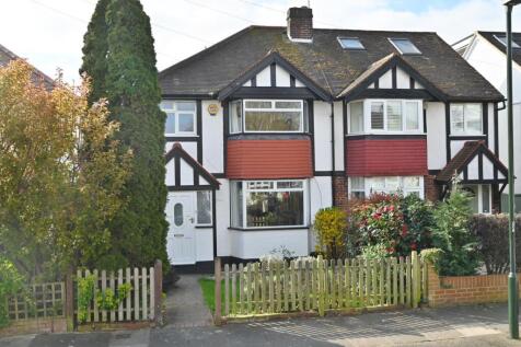 Rivermeads Avenue, Twickenham TW2 3 bed semi