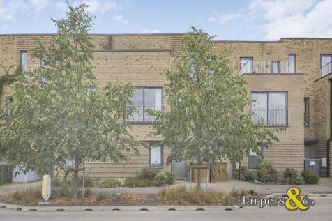3 bedroom town house for sale