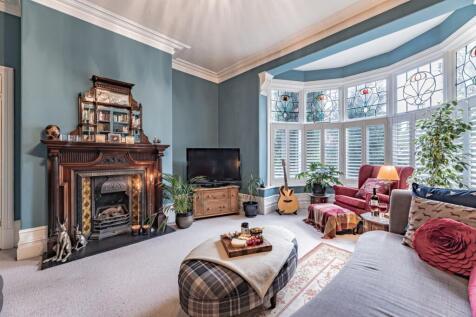 6 bedroom semi-detached house for sale