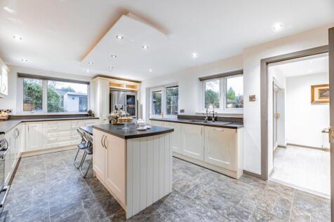 6 bedroom detached house for sale