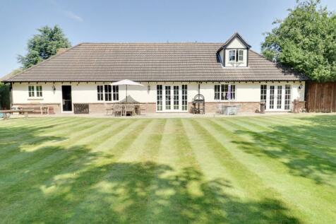 6 bedroom detached house for sale