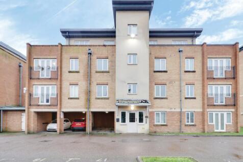 Plover House, Rainham RM13 2 bed flat for sale