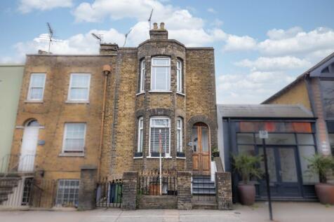 The Mall, Faversham, ME13 4 bed terraced house for sale
