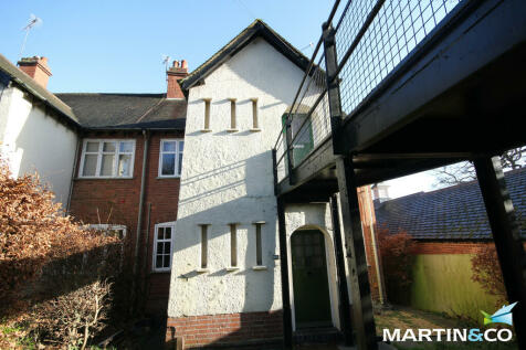 2 bedroom ground floor maisonette for sale