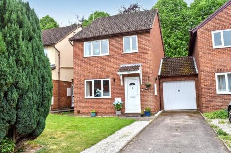 3 bedroom link detached house for sale