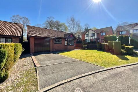 First Avenue, Newcastle, ST5 3 bed property for sale