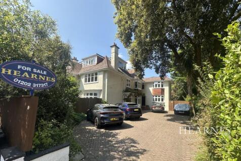 St Augustins Road, Meyrick Park... 2 bed apartment for sale