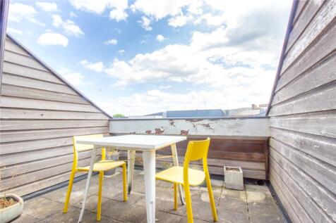 Studio flat for sale