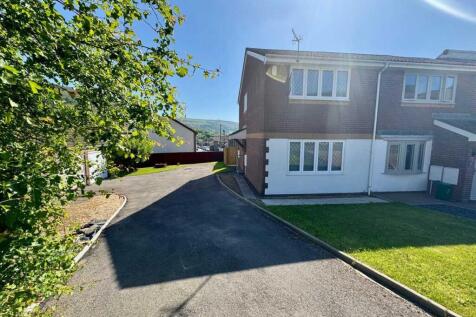 2 bedroom semi-detached house for sale