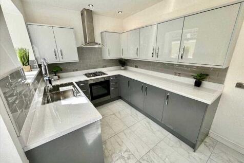 4 bedroom terraced house for sale