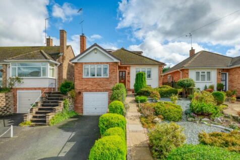 Cedar Crescent, Kidderminster, DY11 6AQ 3 bed detached bungalow for sale