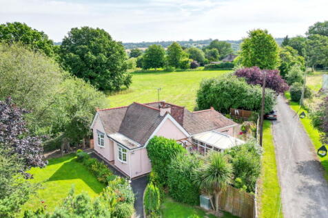 Bromsgrove Road, Hunnington... 3 bed detached bungalow for sale