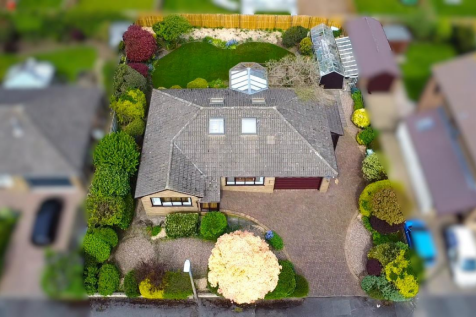 Bedale Drive, Skelmanthorpe... 3 bed detached bungalow for sale