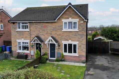 Skye Close, Heywood OL10 3NT 3 bed semi