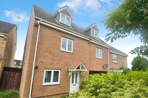 4 bedroom end of terrace house for sale