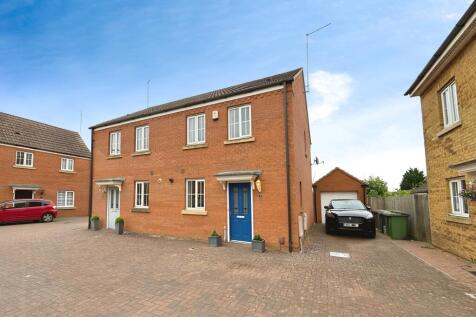 2 bedroom semi-detached house for sale