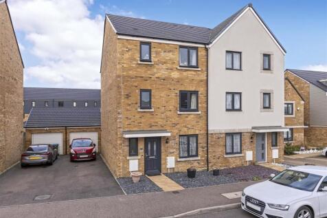4 bedroom semi-detached house for sale