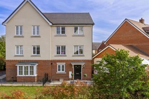 4 bedroom semi-detached house for sale