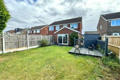 3 bedroom semi-detached house for sale