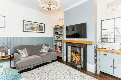 4 bedroom terraced house for sale