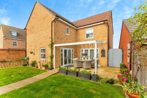 4 bedroom detached house for sale
