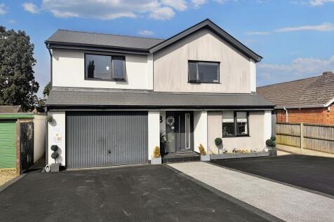 4 bedroom detached house for sale