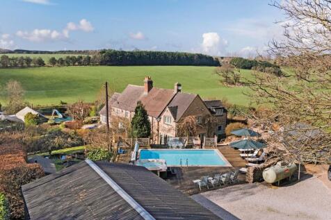4 bedroom semi-detached house for sale