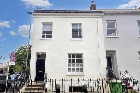 4 bedroom end of terrace house for sale