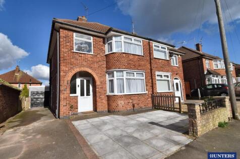 3 bedroom semi-detached house for sale