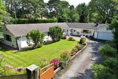 4 bedroom detached bungalow for sale