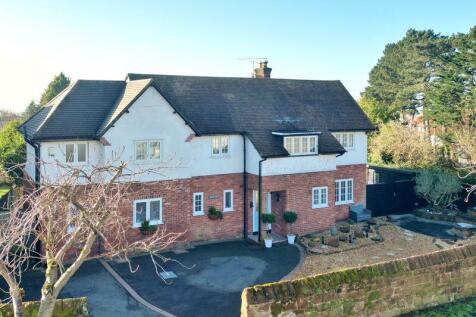 5 bedroom detached house for sale