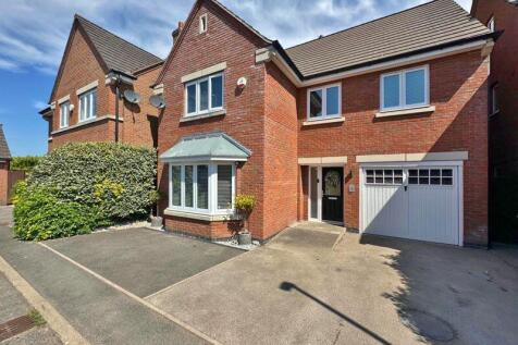 4 bedroom detached house for sale