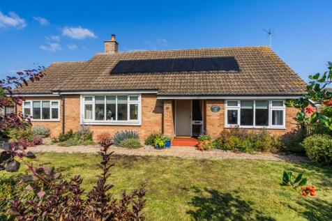 2 bedroom detached bungalow for sale